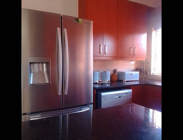 3 BEDROOM DUPLEX RENTED IN WILLOW PARK MANOR